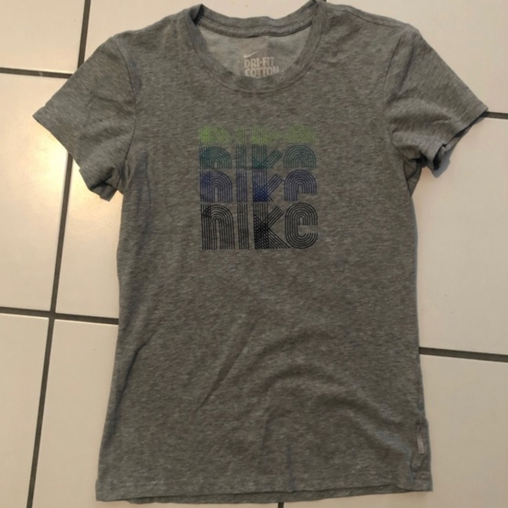 Nike tshirt size small